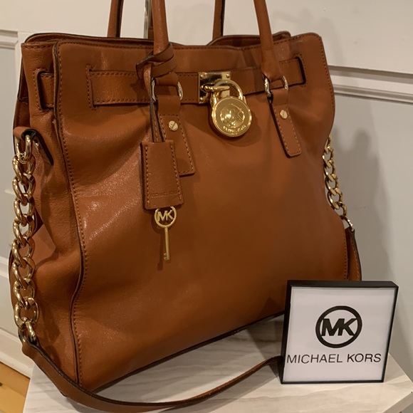 Michael Kors Handbags - Michael Kors Large Vintage Soft Leather Hamilton Gold Chain Tote Bag